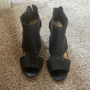 Lucky Brand back zip heels